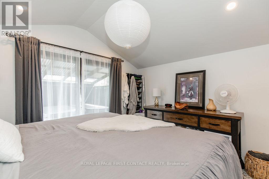 1370 Killarney Beach Road, Innisfil, Ontario  L0L 1W0 - Photo 22 - N12436703