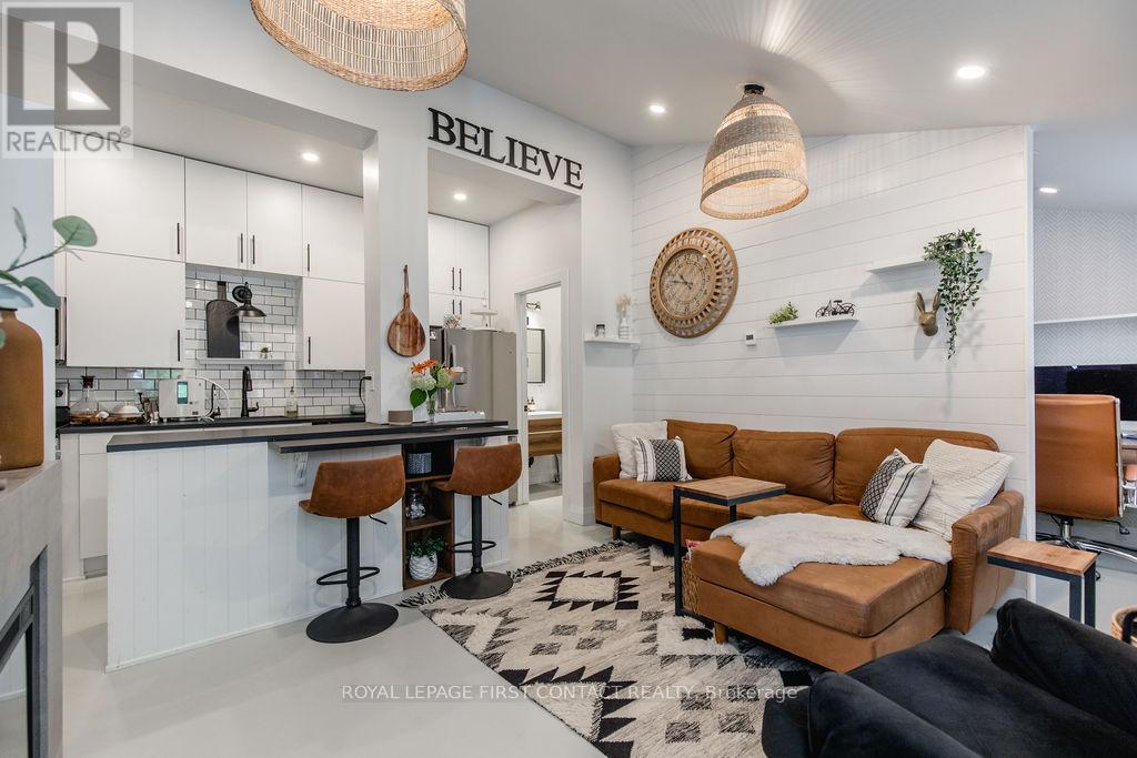 1370 Killarney Beach Road, Innisfil, Ontario  L0L 1W0 - Photo 19 - N12436703