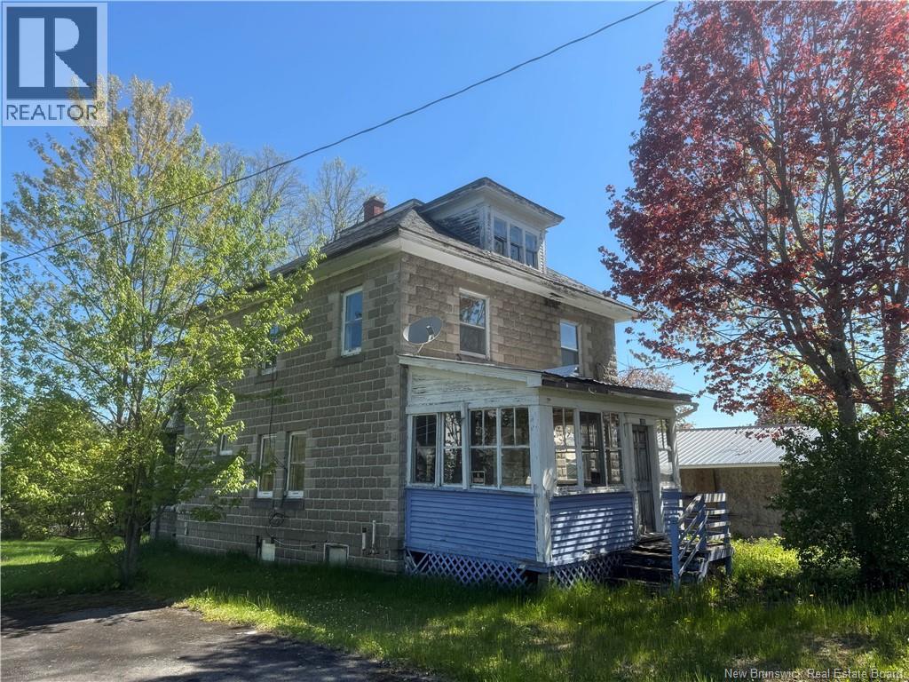 15 Elm Street, Mcadam, New Brunswick  E6J 1X5 - Photo 2 - NB132066