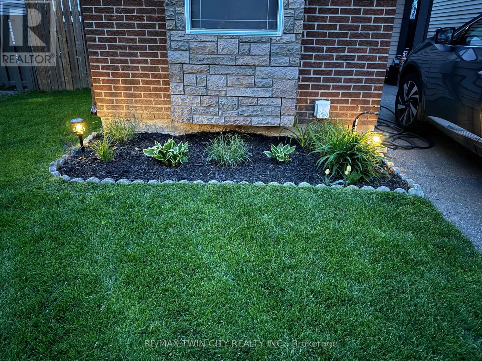 5 Enfield Crescent, Brantford, Ontario  N3P 1B3 - Photo 2 - X12649730