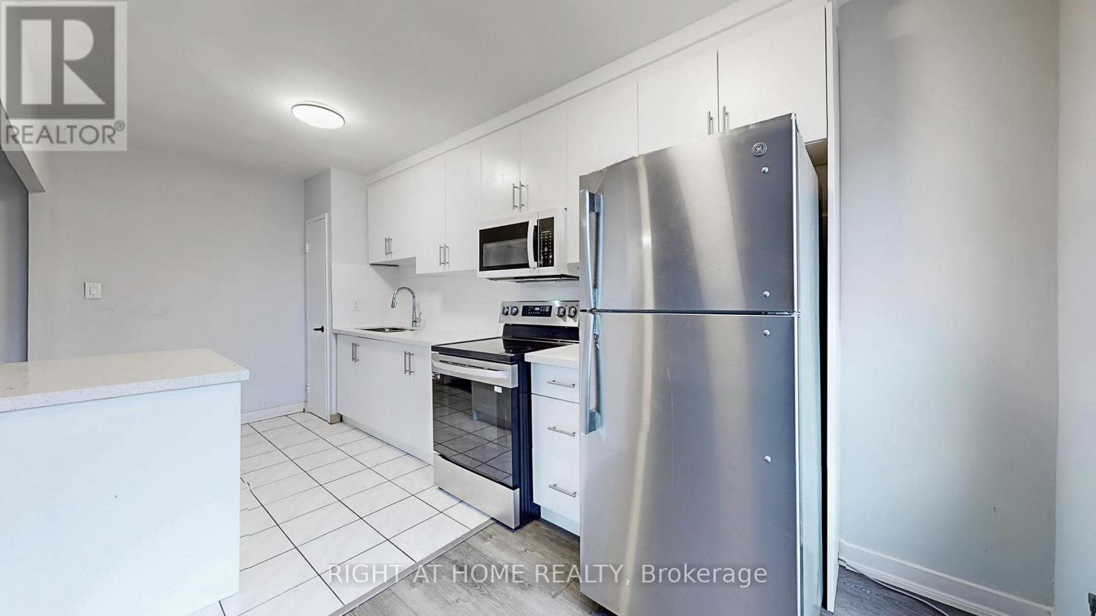 308 - 896 Eglinton Avenue E, Toronto, Ontario  M4G 2L2 - Photo 10 - C12690328