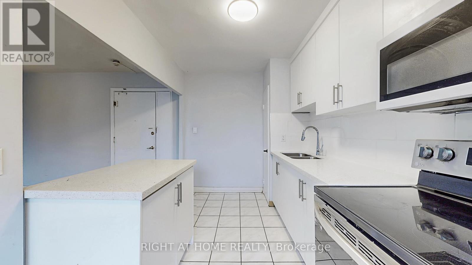 308 - 896 Eglinton Avenue E, Toronto, Ontario  M4G 2L2 - Photo 11 - C12690328