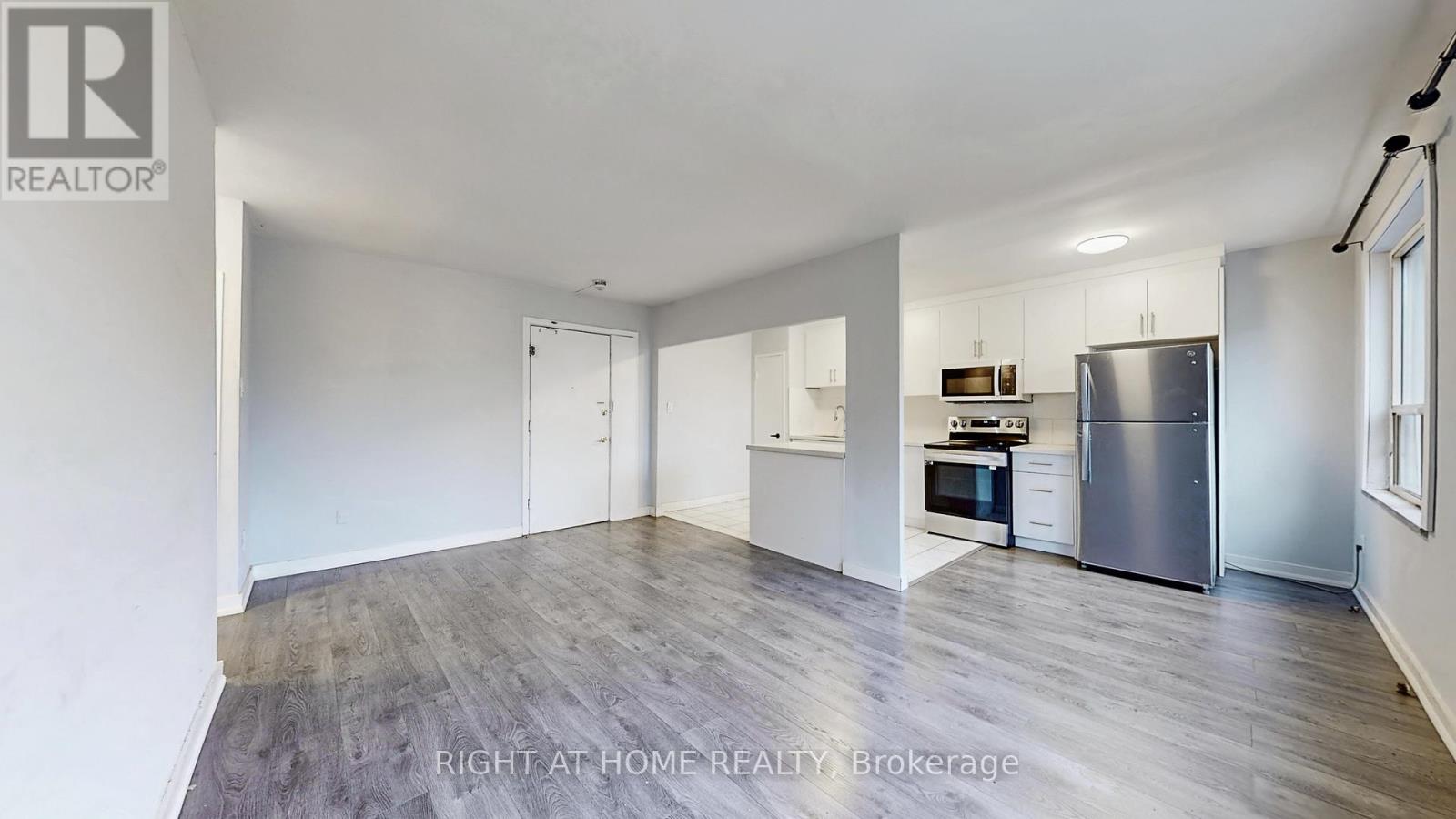 308 - 896 Eglinton Avenue E, Toronto, Ontario  M4G 2L2 - Photo 5 - C12690328