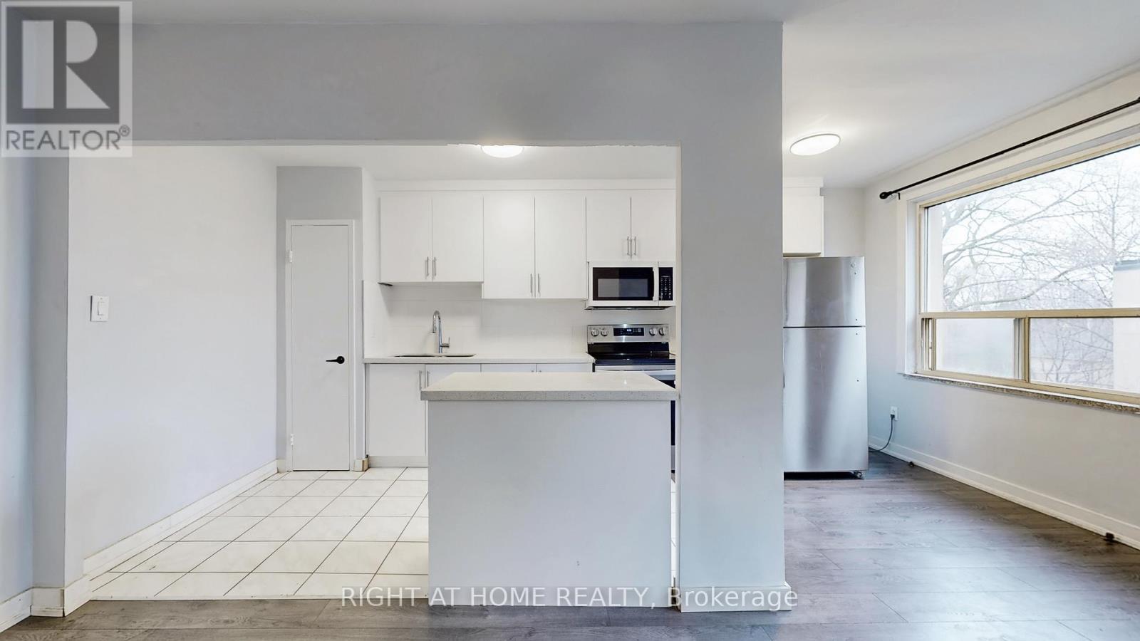 308 - 896 Eglinton Avenue E, Toronto, Ontario  M4G 2L2 - Photo 6 - C12690328