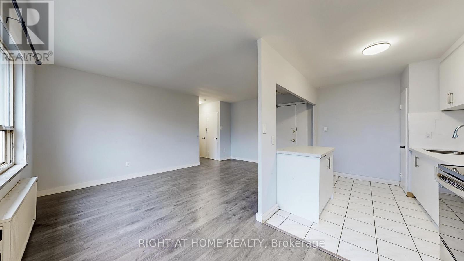 308 - 896 Eglinton Avenue E, Toronto, Ontario  M4G 2L2 - Photo 7 - C12690328