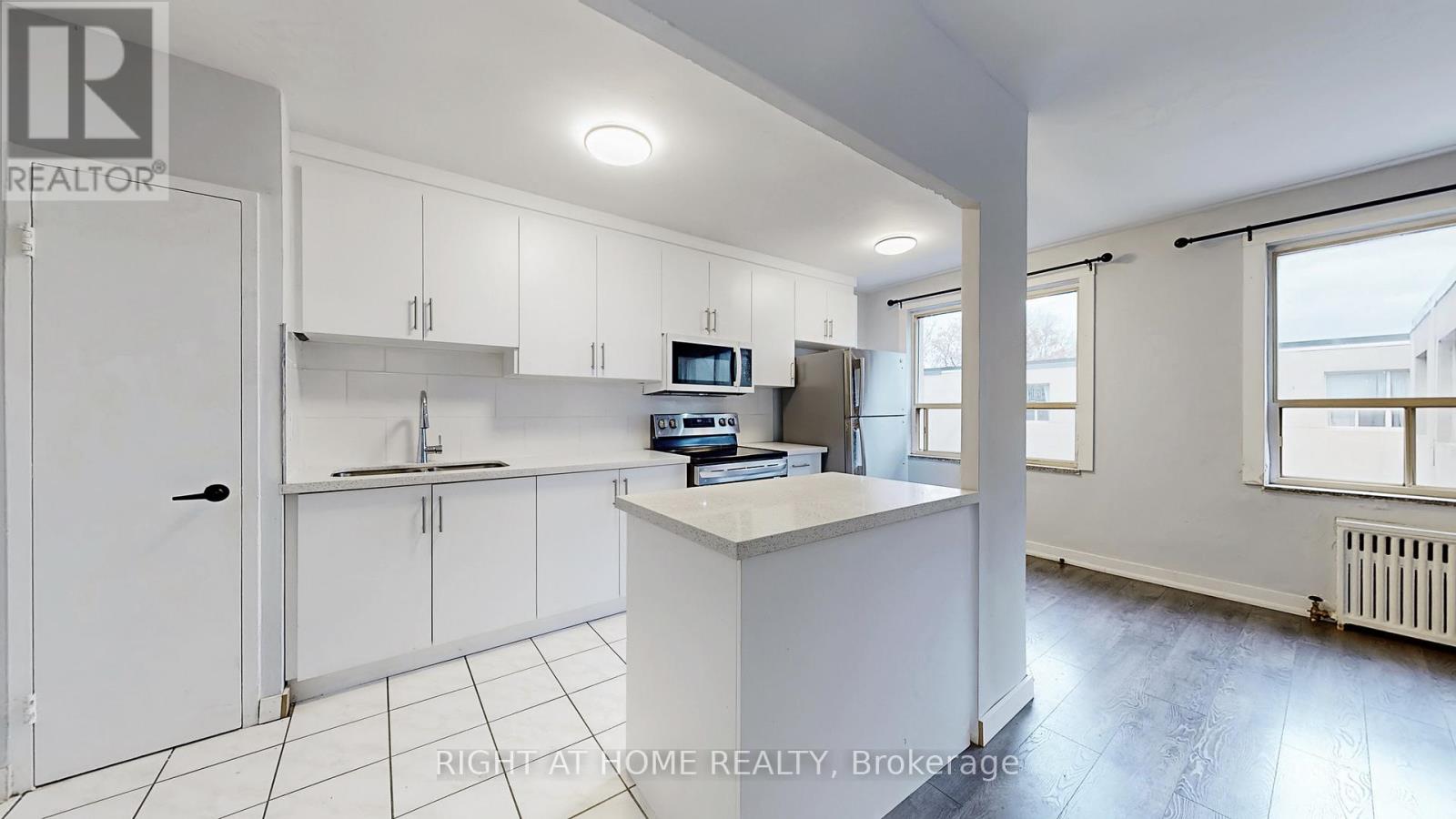 308 - 896 Eglinton Avenue E, Toronto, Ontario  M4G 2L2 - Photo 8 - C12690328