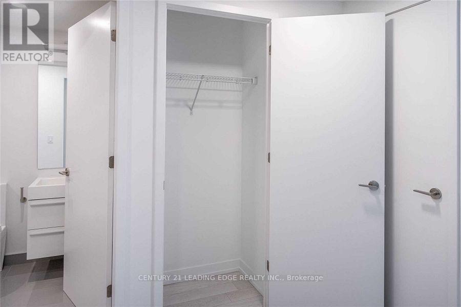 2210 - 39 Roehampton Avenue, Toronto, Ontario  M4P 1P9 - Photo 7 - C12690388