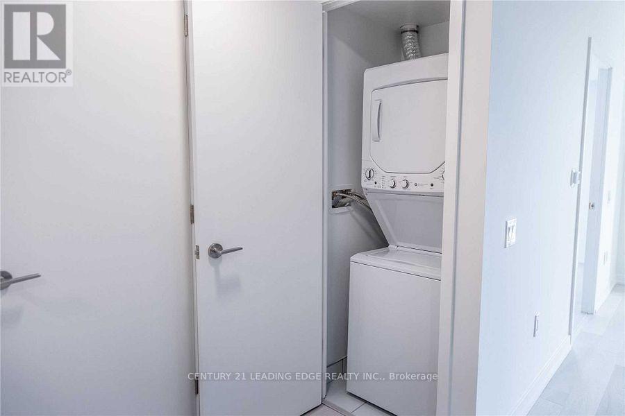 2210 - 39 Roehampton Avenue, Toronto, Ontario  M4P 1P9 - Photo 8 - C12690388