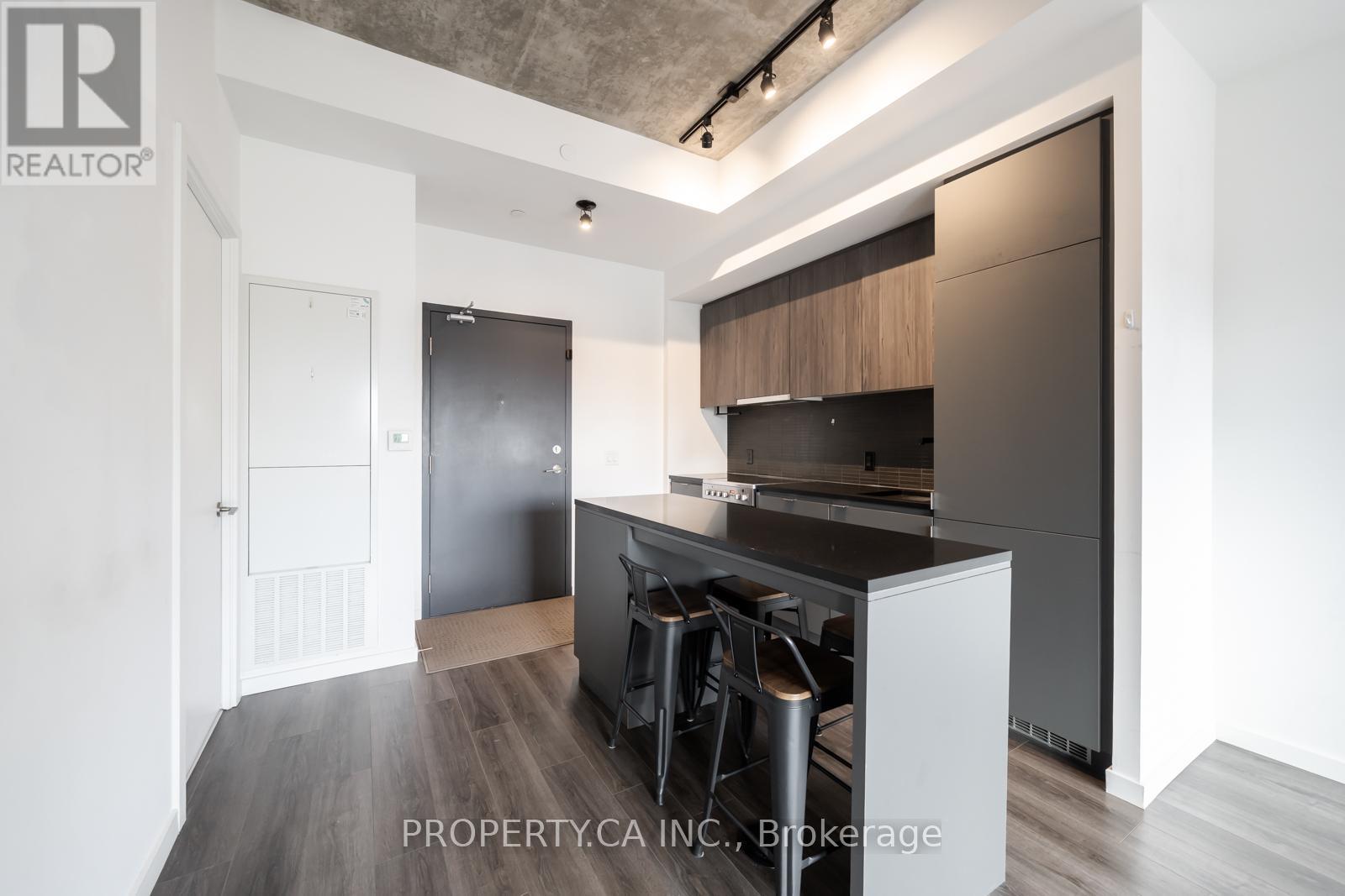 212 - 7 Smith Crescent, Toronto, Ontario  M8Z 0G3 - Photo 2 - W12689462