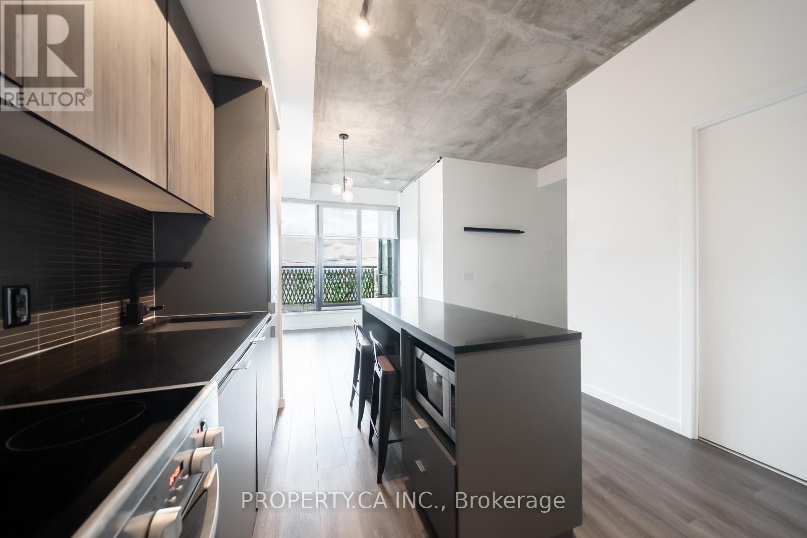 212 - 7 Smith Crescent, Toronto, Ontario  M8Z 0G3 - Photo 7 - W12689462