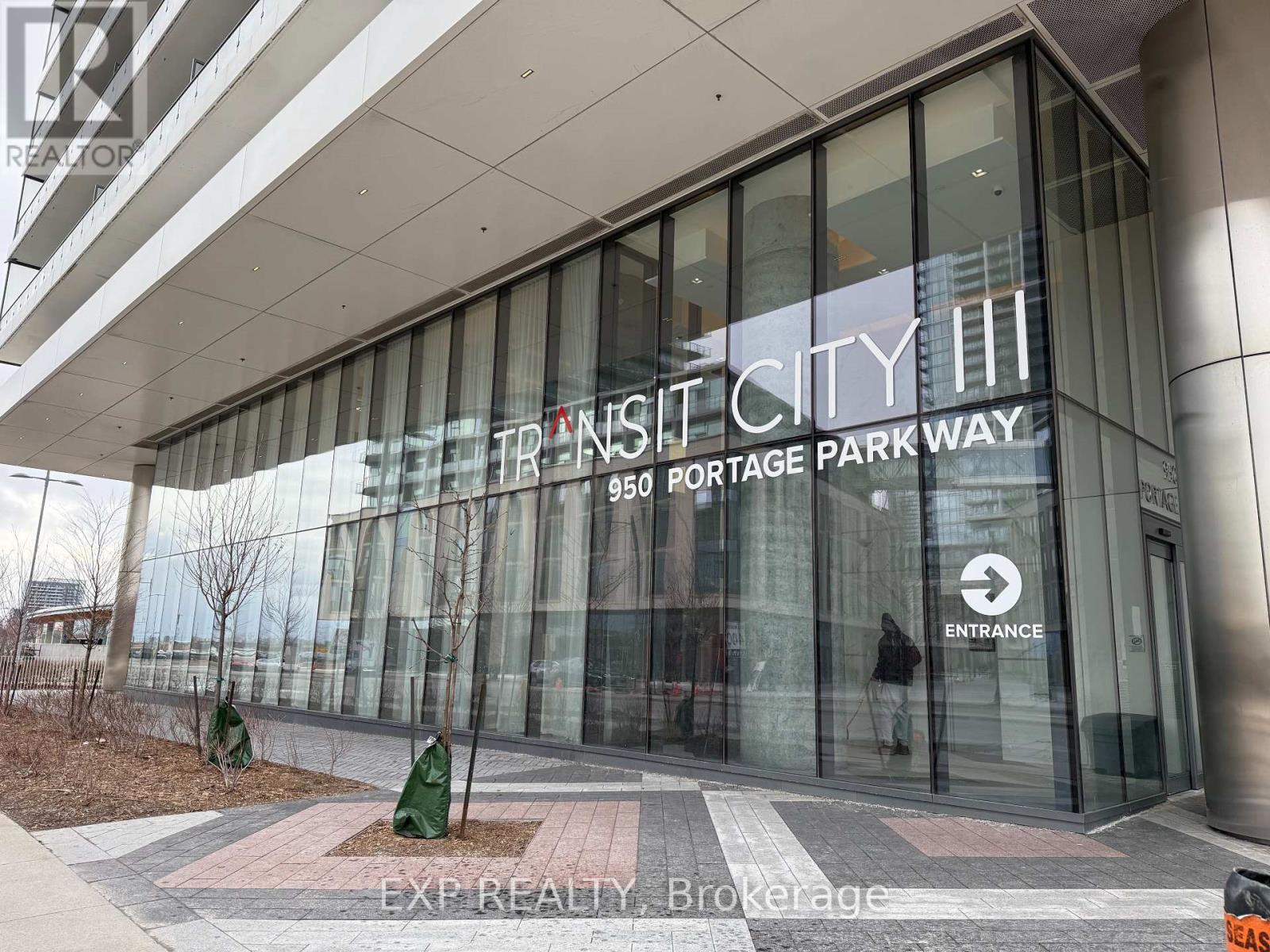 308 - 950 Portage Parkway, Vaughan, Ontario  L4K 0J7 - Photo 2 - N12690374