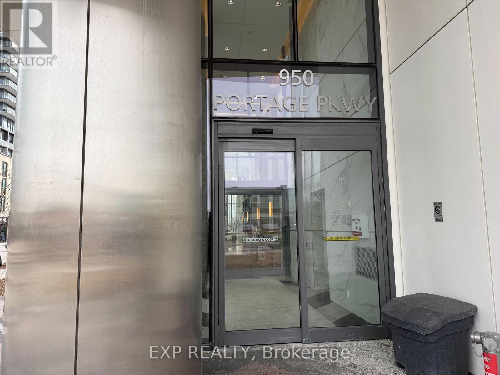 308 - 950 Portage Parkway, Vaughan, Ontario  L4K 0J7 - Photo 3 - N12690374