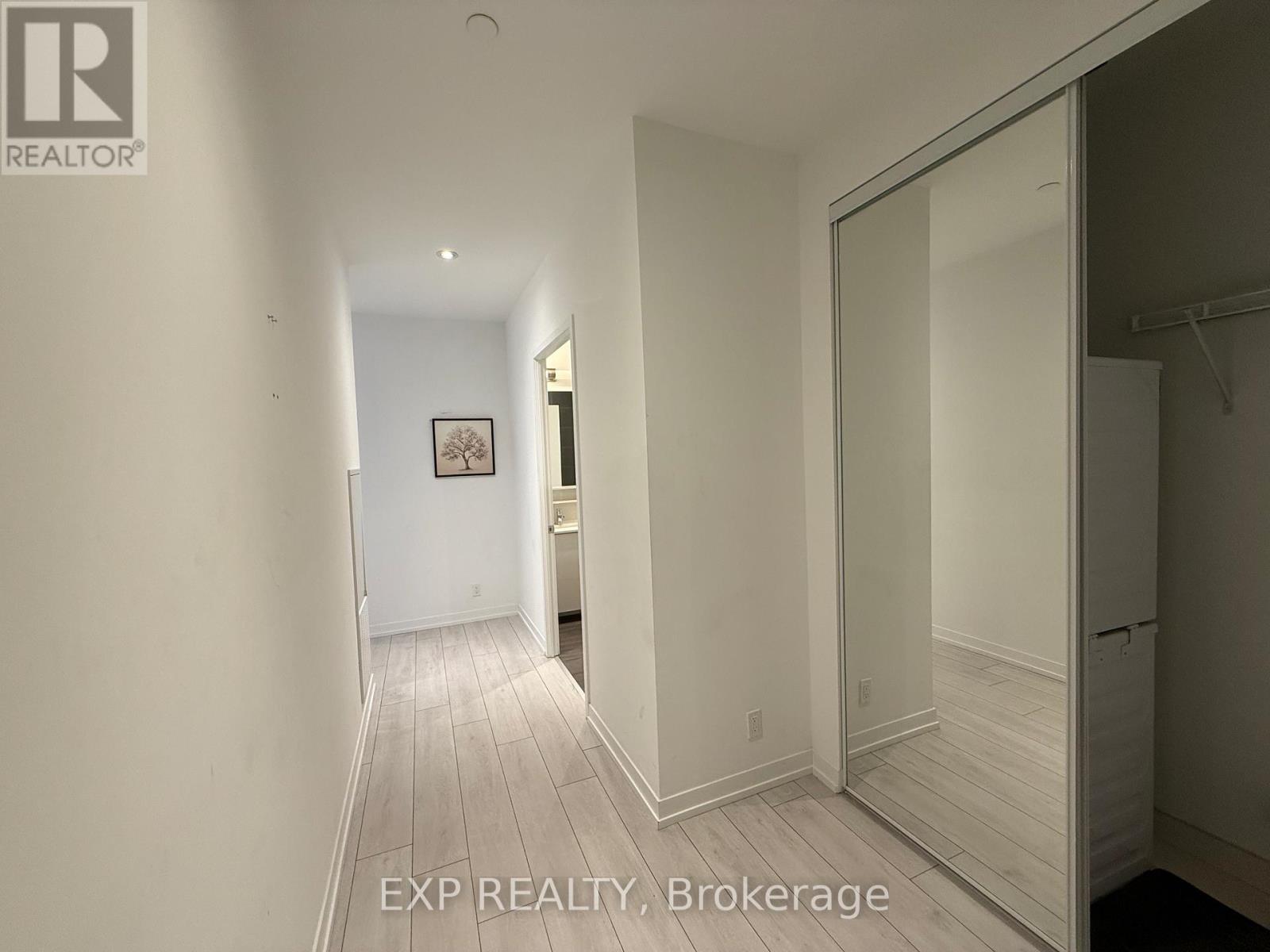 308 - 950 Portage Parkway, Vaughan, Ontario  L4K 0J7 - Photo 6 - N12690374