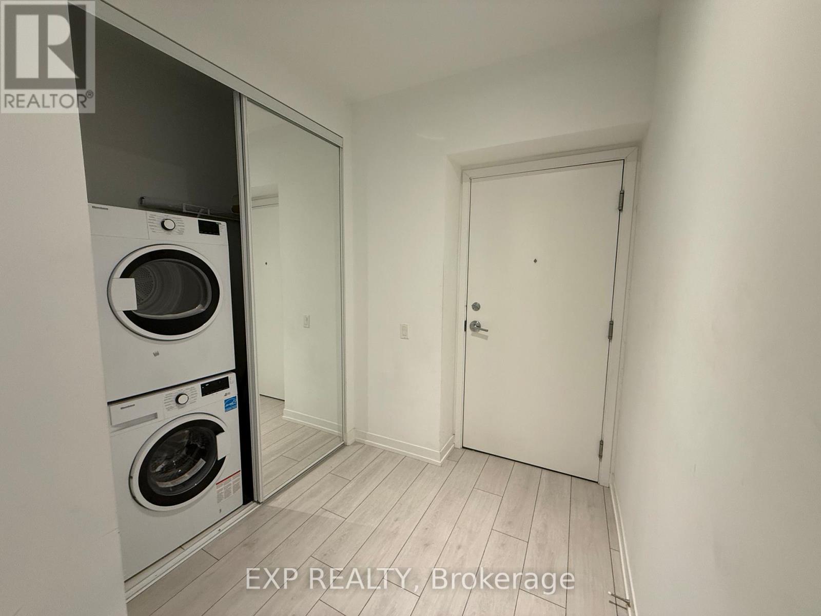 308 - 950 Portage Parkway, Vaughan, Ontario  L4K 0J7 - Photo 7 - N12690374