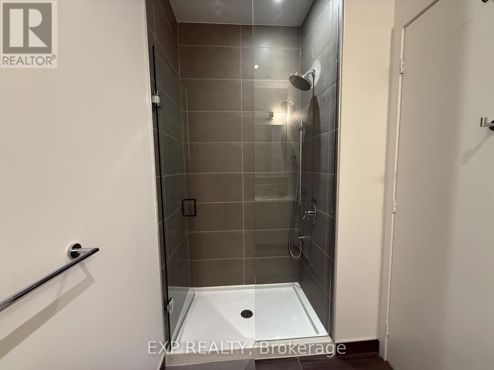 308 - 950 Portage Parkway, Vaughan, Ontario  L4K 0J7 - Photo 9 - N12690374