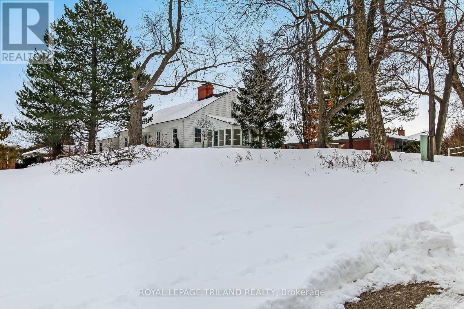 1965 Highland Heights, London South, Ontario  N6C 6C4 - Photo 3 - X12670878