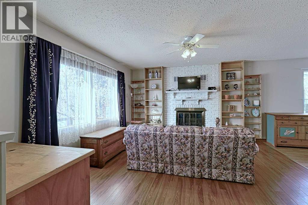 914 4 Street Sw, High River, Alberta  T1V 1A7 - Photo 3 - A2277494