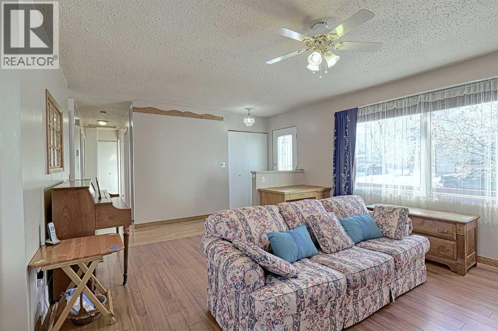 914 4 Street Sw, High River, Alberta  T1V 1A7 - Photo 5 - A2277494