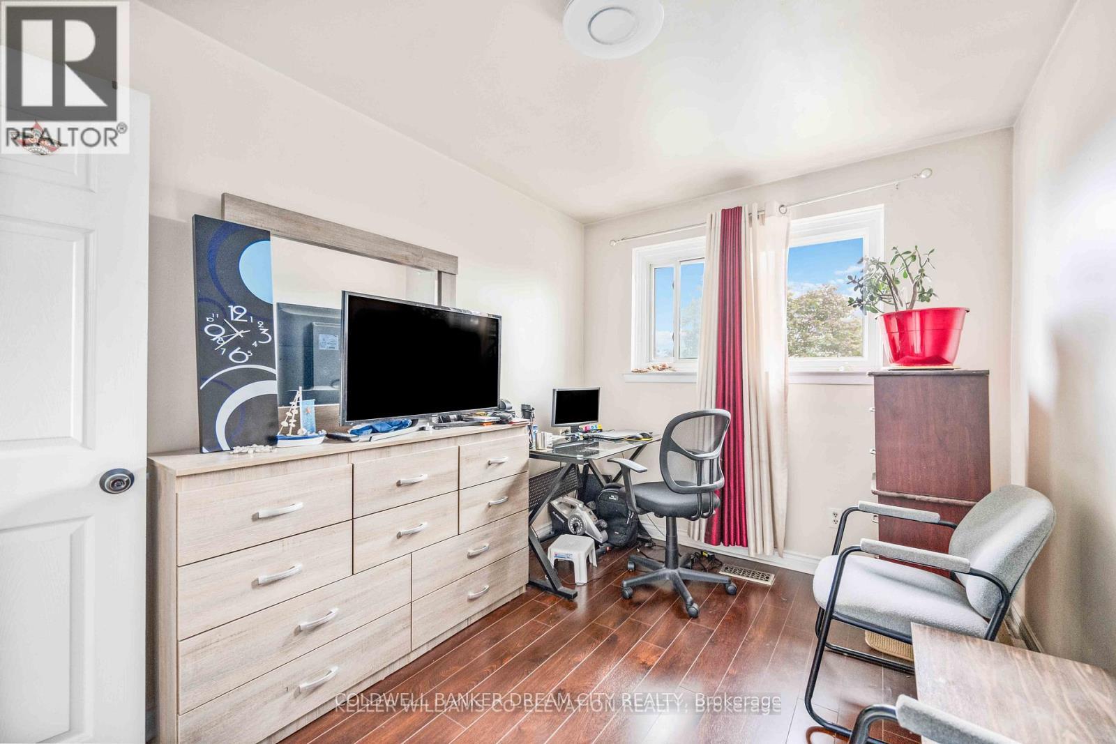 Upper - 3073 Ireson Court, Mississauga, Ontario  L4T 1N7 - Photo 11 - W12690360