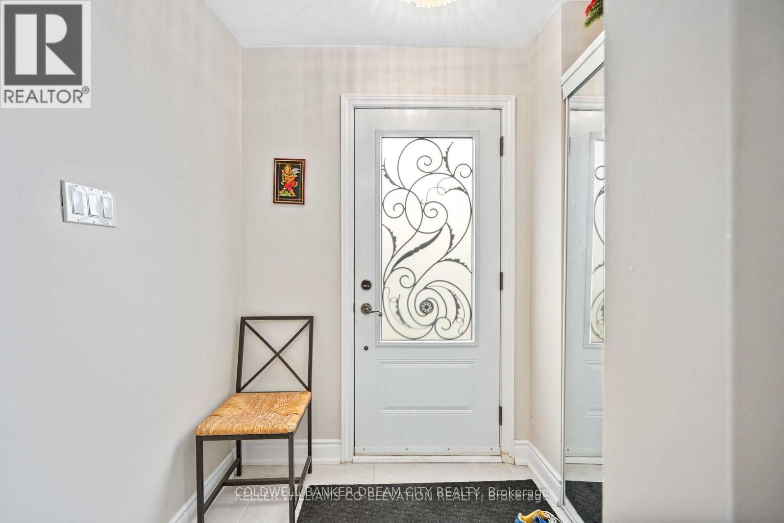 Upper - 3073 Ireson Court, Mississauga, Ontario  L4T 1N7 - Photo 7 - W12690360