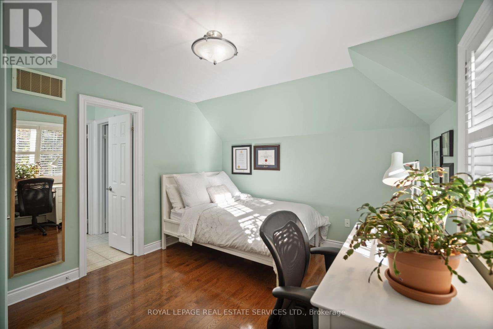 4 Reigate Road, Toronto, Ontario  M9A 2Y2 - Photo 28 - W12690452