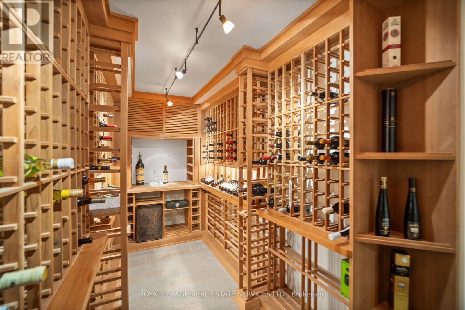 4 Reigate Road, Toronto, Ontario  M9A 2Y2 - Photo 40 - W12690452