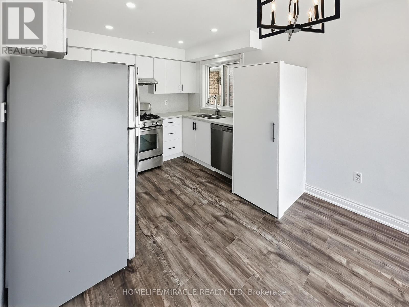 7 Narrow Valley Crescent, Brampton, Ontario  L6R 2M6 - Photo 7 - W12690462