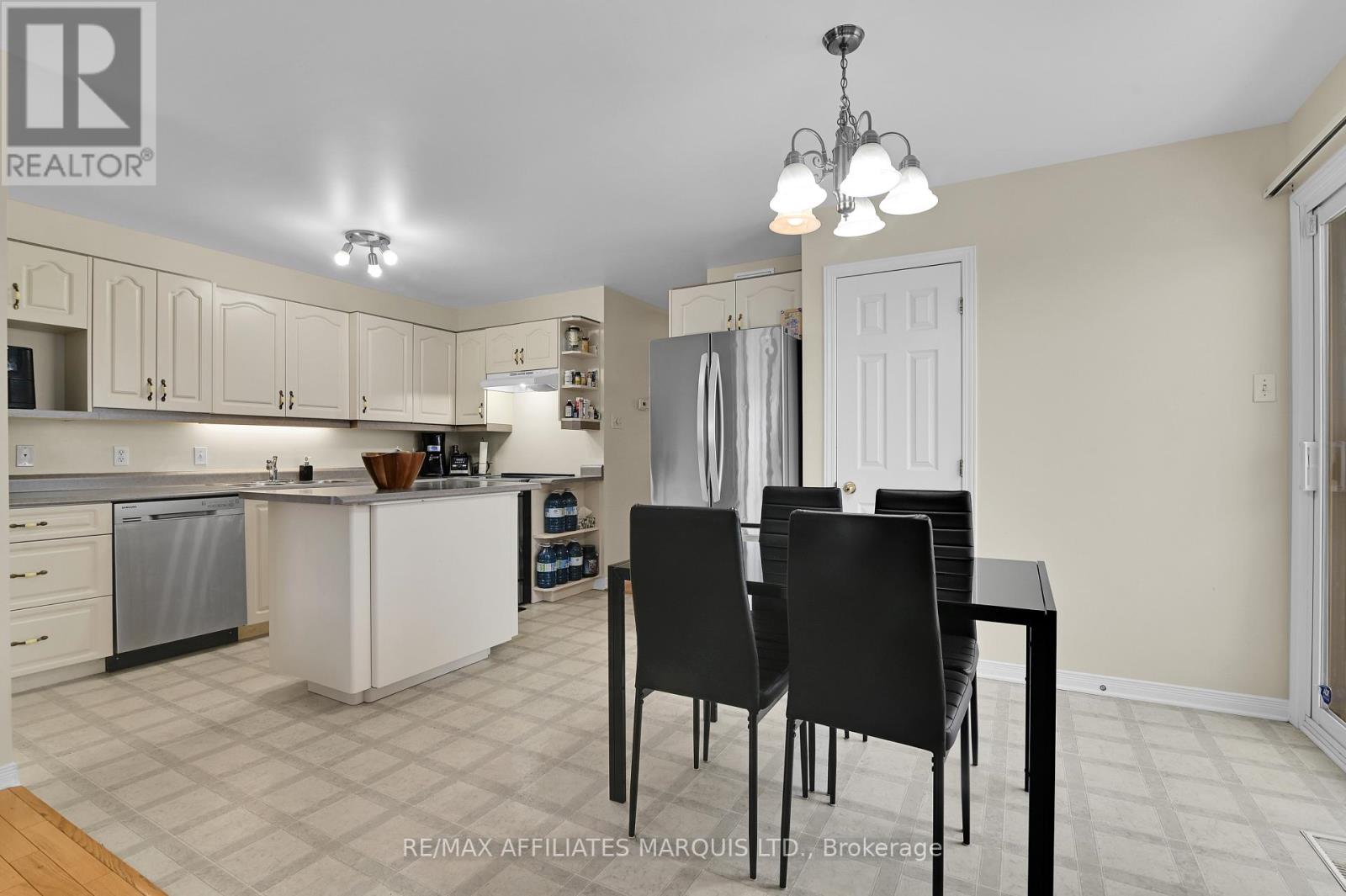 2241 Glen Brook Drive, Cornwall, Ontario  K6H 7N1 - Photo 10 - X12690584