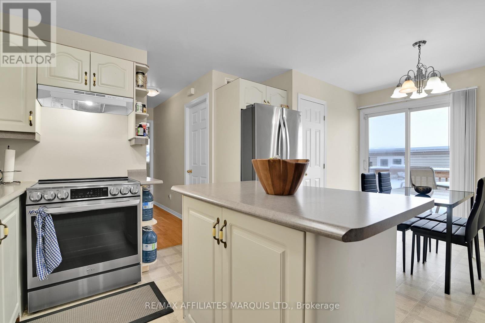 2241 Glen Brook Drive, Cornwall, Ontario  K6H 7N1 - Photo 12 - X12690584