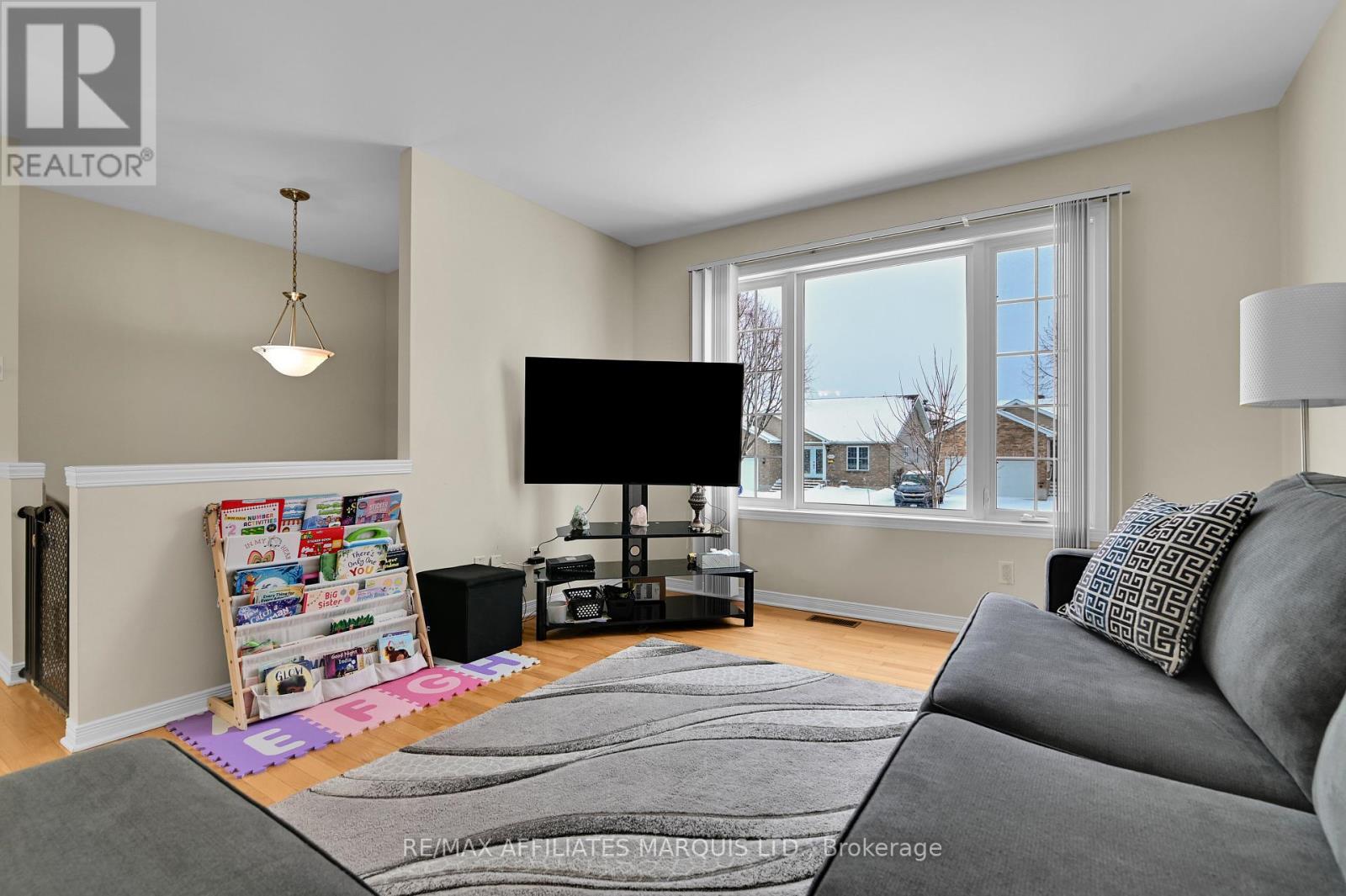 2241 Glen Brook Drive, Cornwall, Ontario  K6H 7N1 - Photo 5 - X12690584