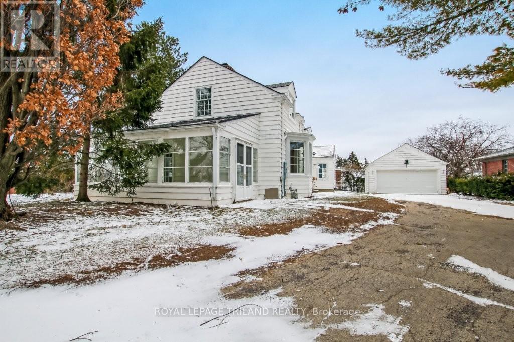 1965 Highland Heights, London South, Ontario  N6C 6C4 - Photo 2 - X12670878