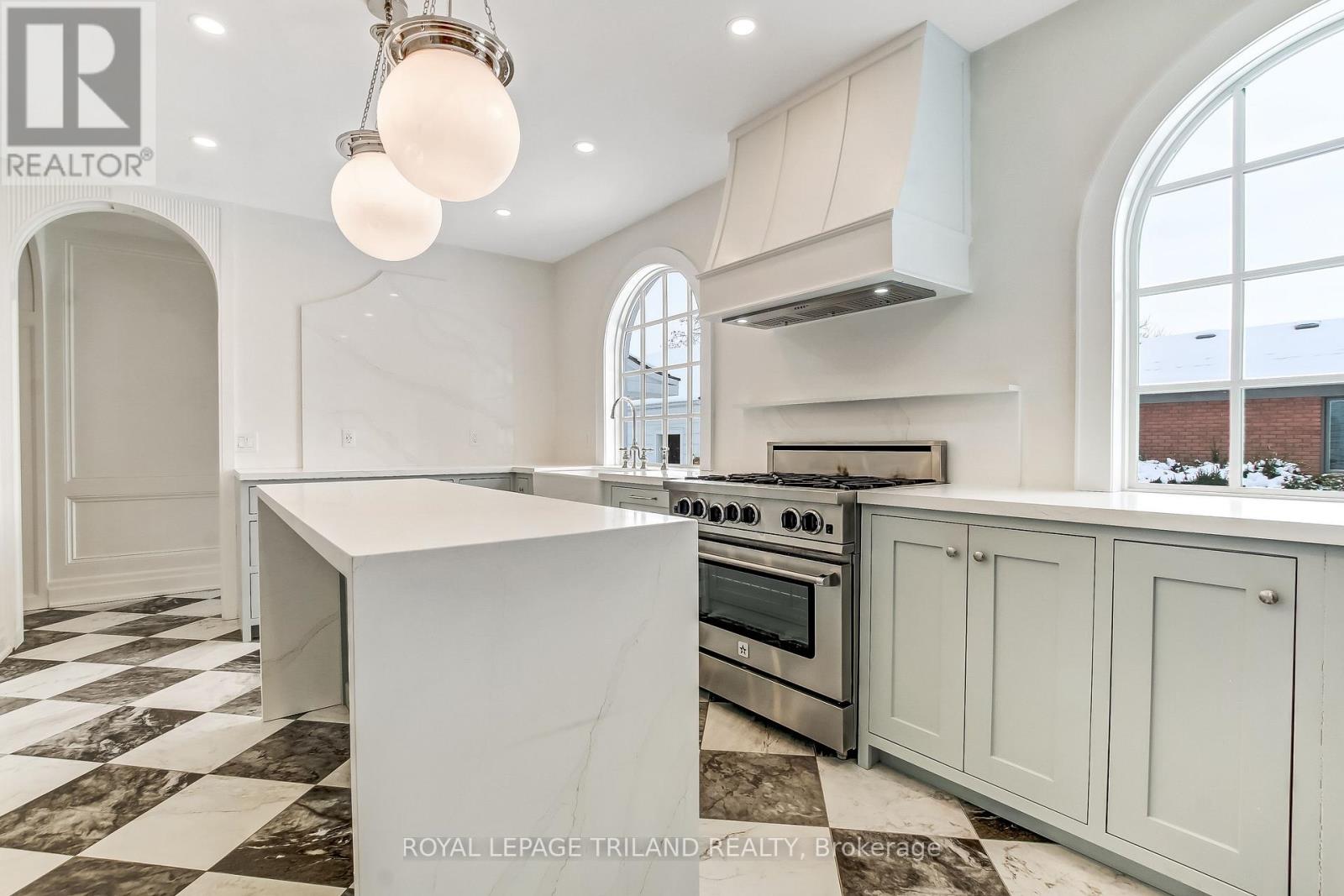 1965 Highland Heights, London South, Ontario  N6C 6C4 - Photo 14 - X12670878