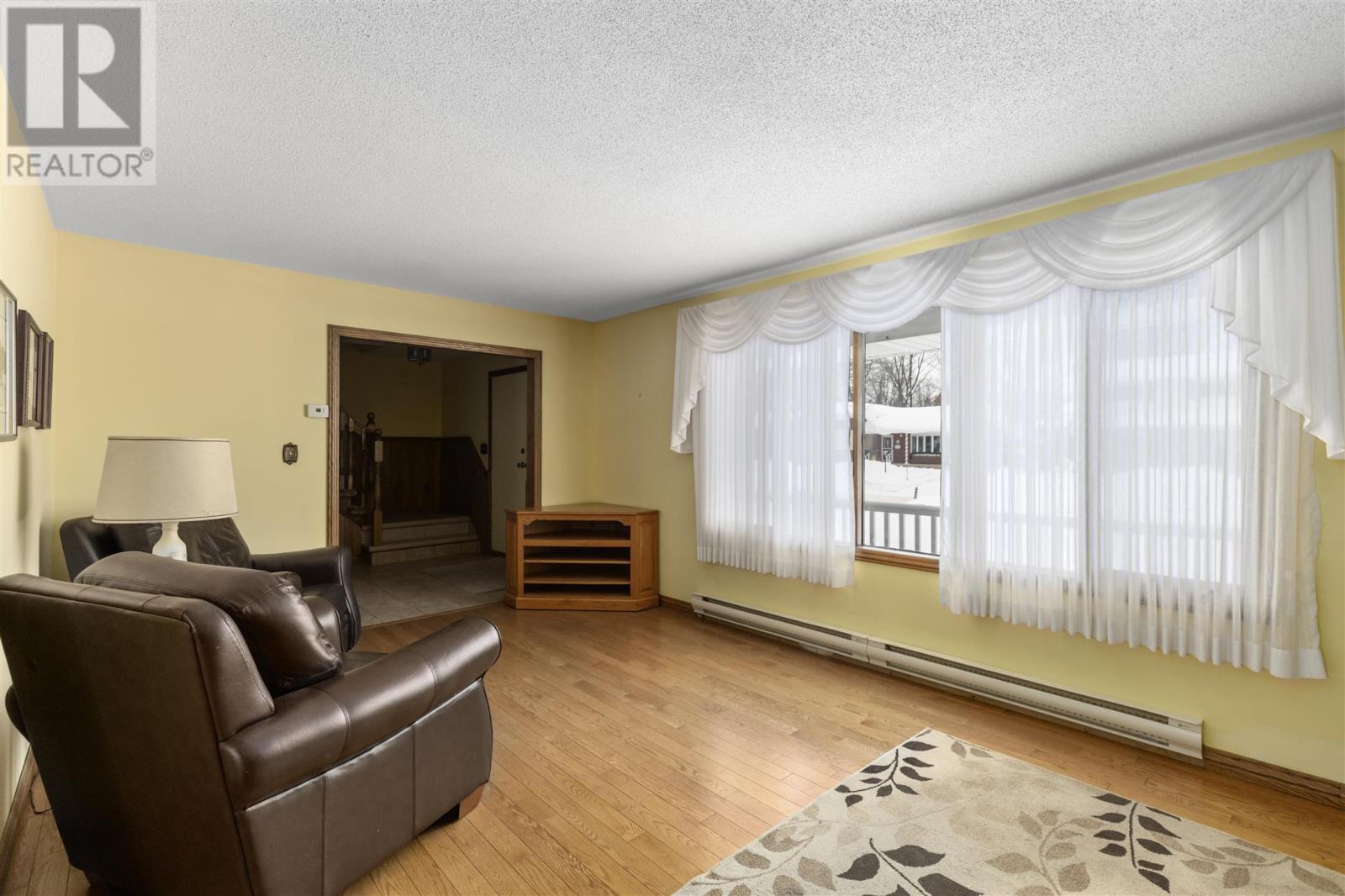 121 Pleasant Dr, Sault Ste. Marie, Ontario  P6B 4E1 - Photo 4 - SM253497