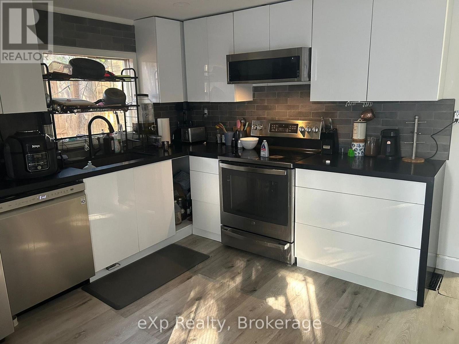 159 Waterloo Street, Kitchener, Ontario  N2H 3V5 - Photo 2 - X12690556