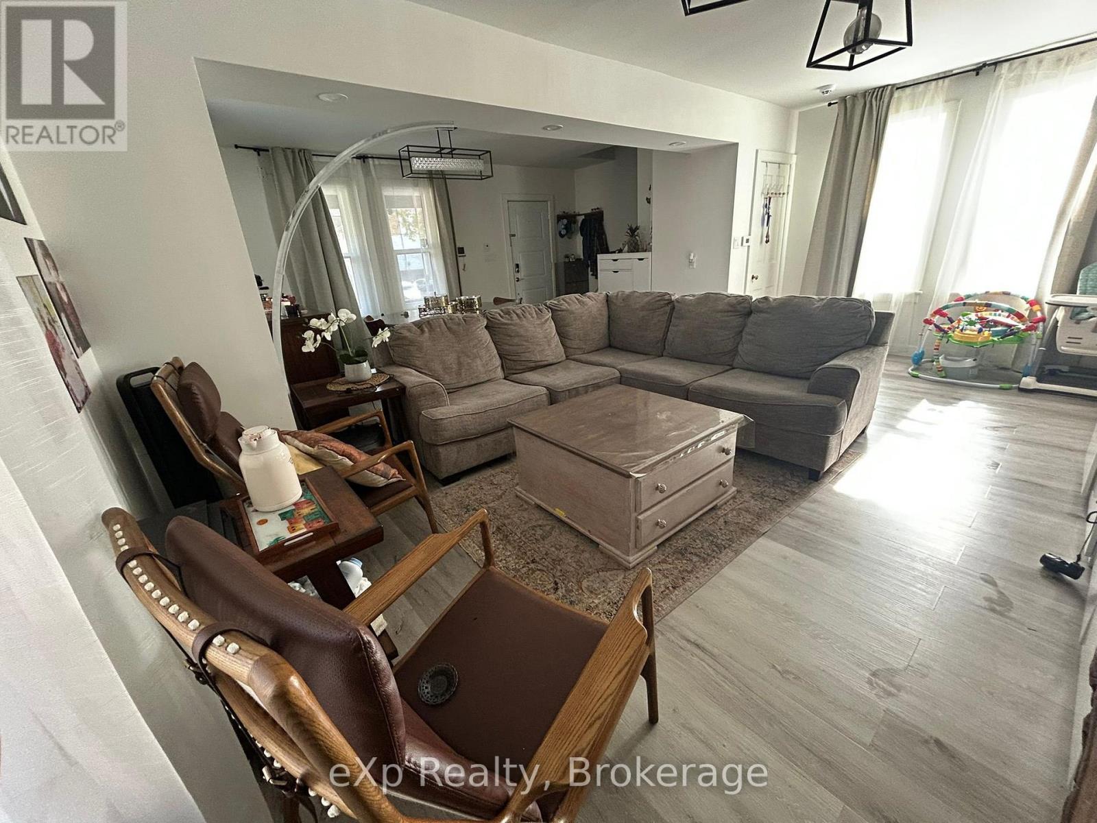 159 Waterloo Street, Kitchener, Ontario  N2H 3V5 - Photo 5 - X12690556