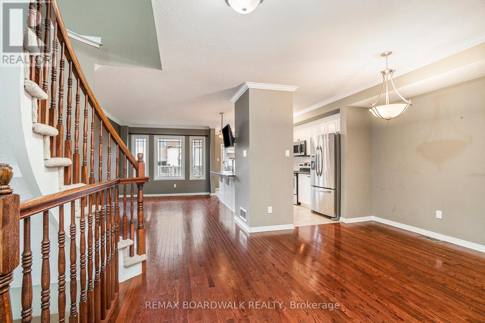 714 Regiment Avenue, Ottawa, Ontario  K2M 0E3 - Photo 3 - X12531672