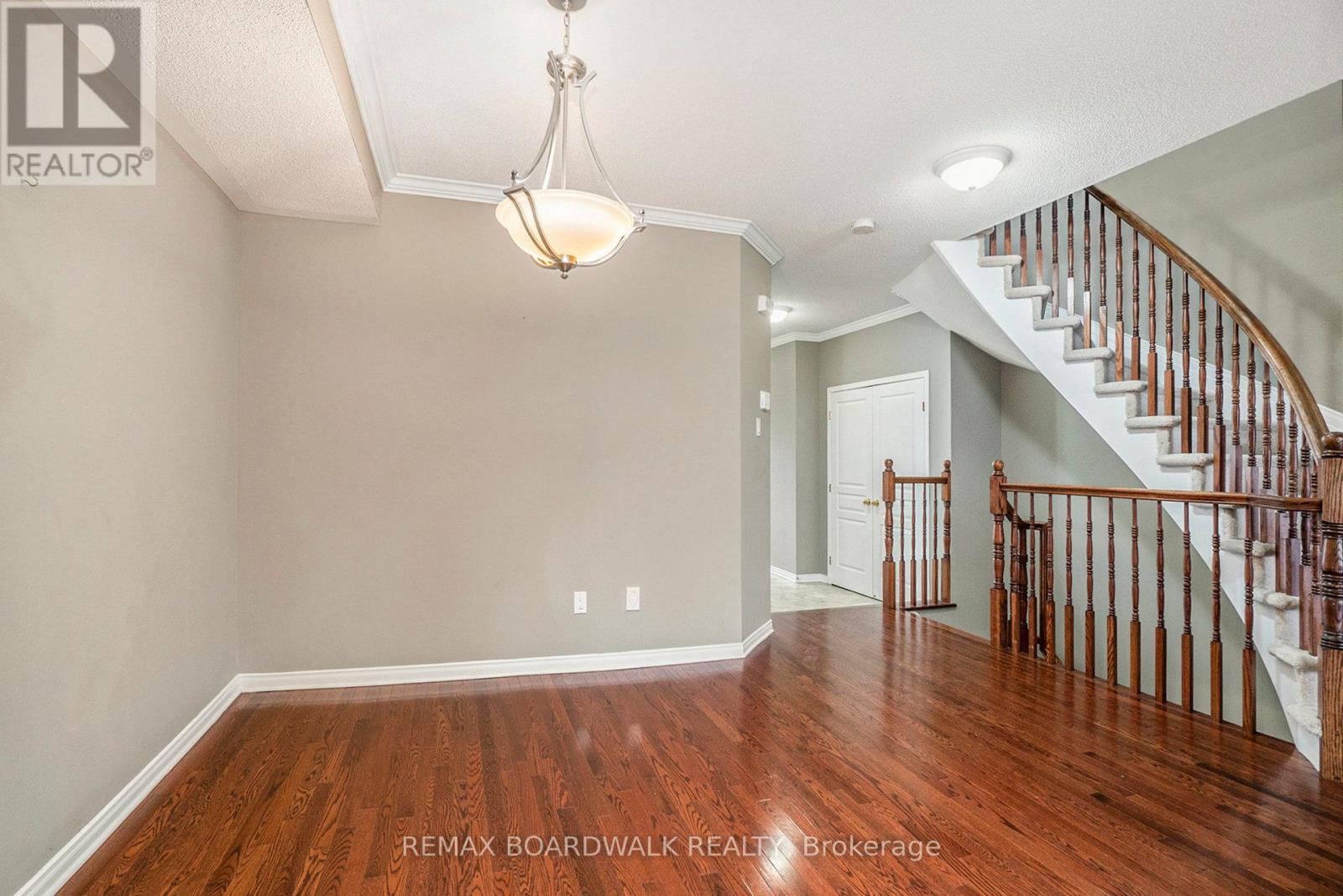 714 Regiment Avenue, Ottawa, Ontario  K2M 0E3 - Photo 4 - X12531672