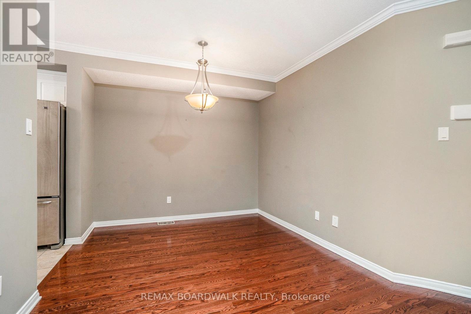 714 Regiment Avenue, Ottawa, Ontario  K2M 0E3 - Photo 5 - X12531672