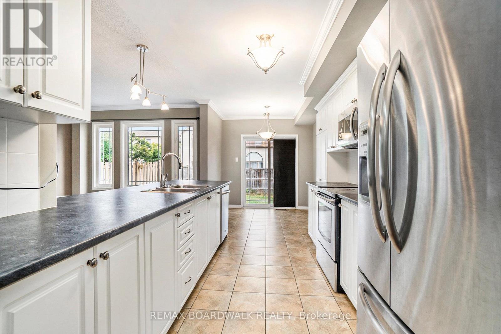 714 Regiment Avenue, Ottawa, Ontario  K2M 0E3 - Photo 9 - X12531672