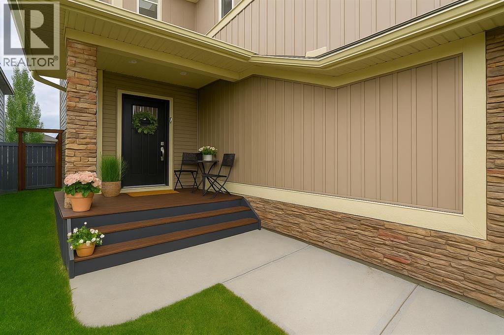 112 Kingsbridge Way Se, Airdrie, Alberta  T4A 0M6 - Photo 2 - A2267562