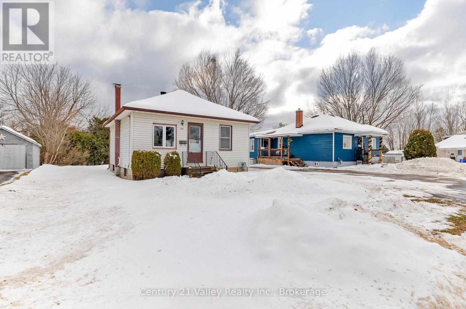 347 Joffre Avenue, Renfrew, Ontario  K7V 3L6 - Photo 4 - X12690570