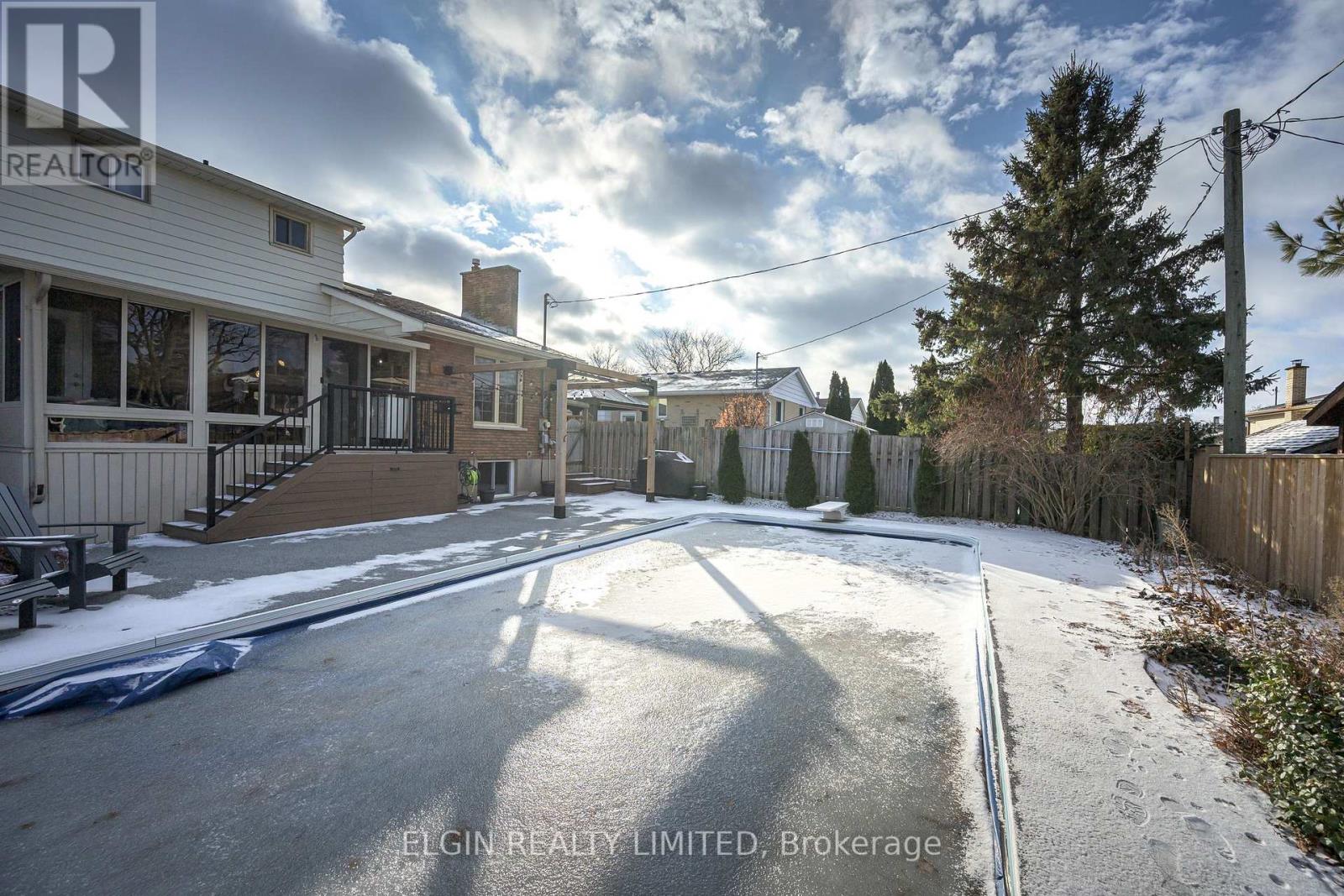 39 Luton Crescent, St. Thomas, Ontario  N5R 5J9 - Photo 7 - X12690692