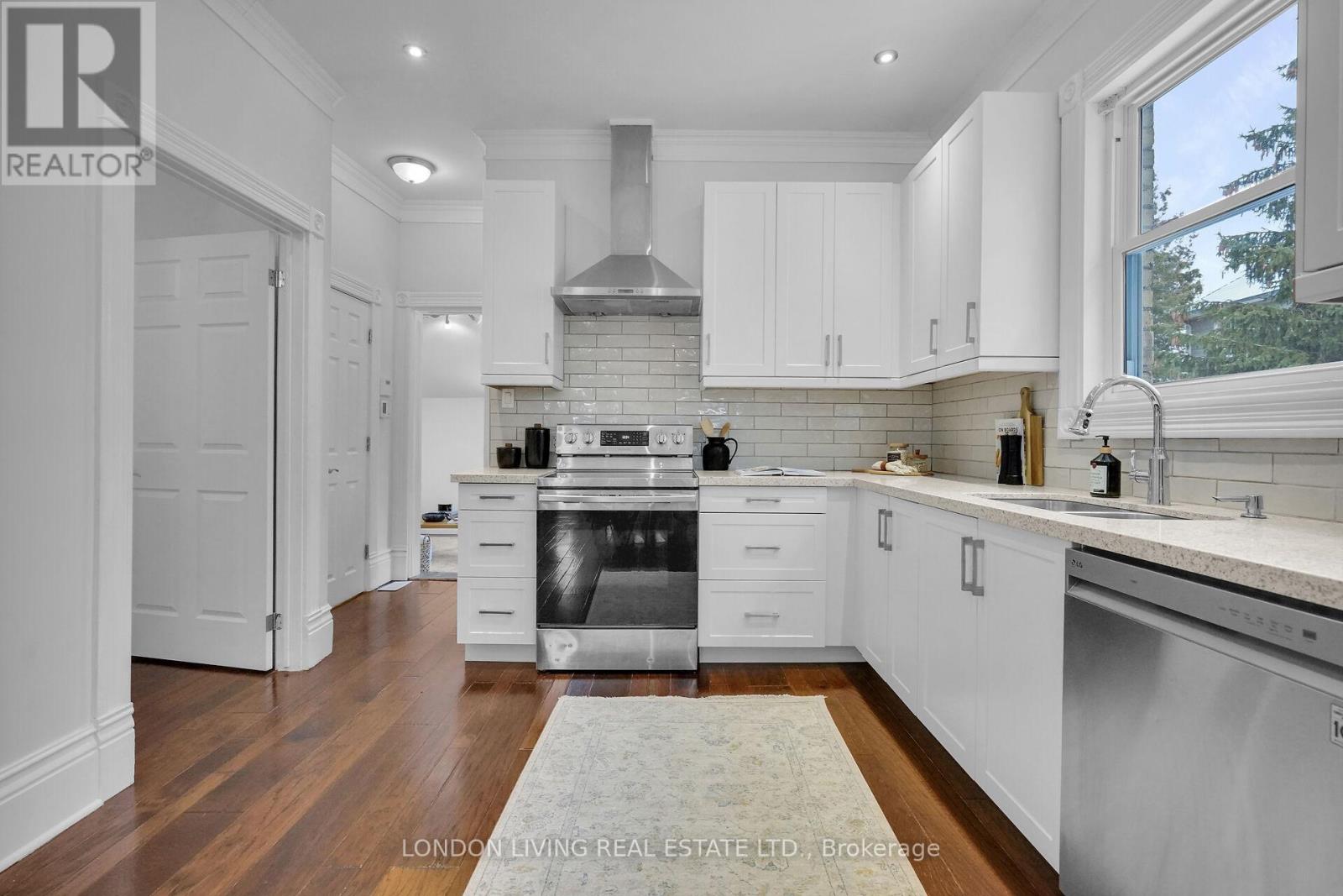 182 Briscoe Street E, London South, Ontario  N6C 1X3 - Photo 8 - X12690768