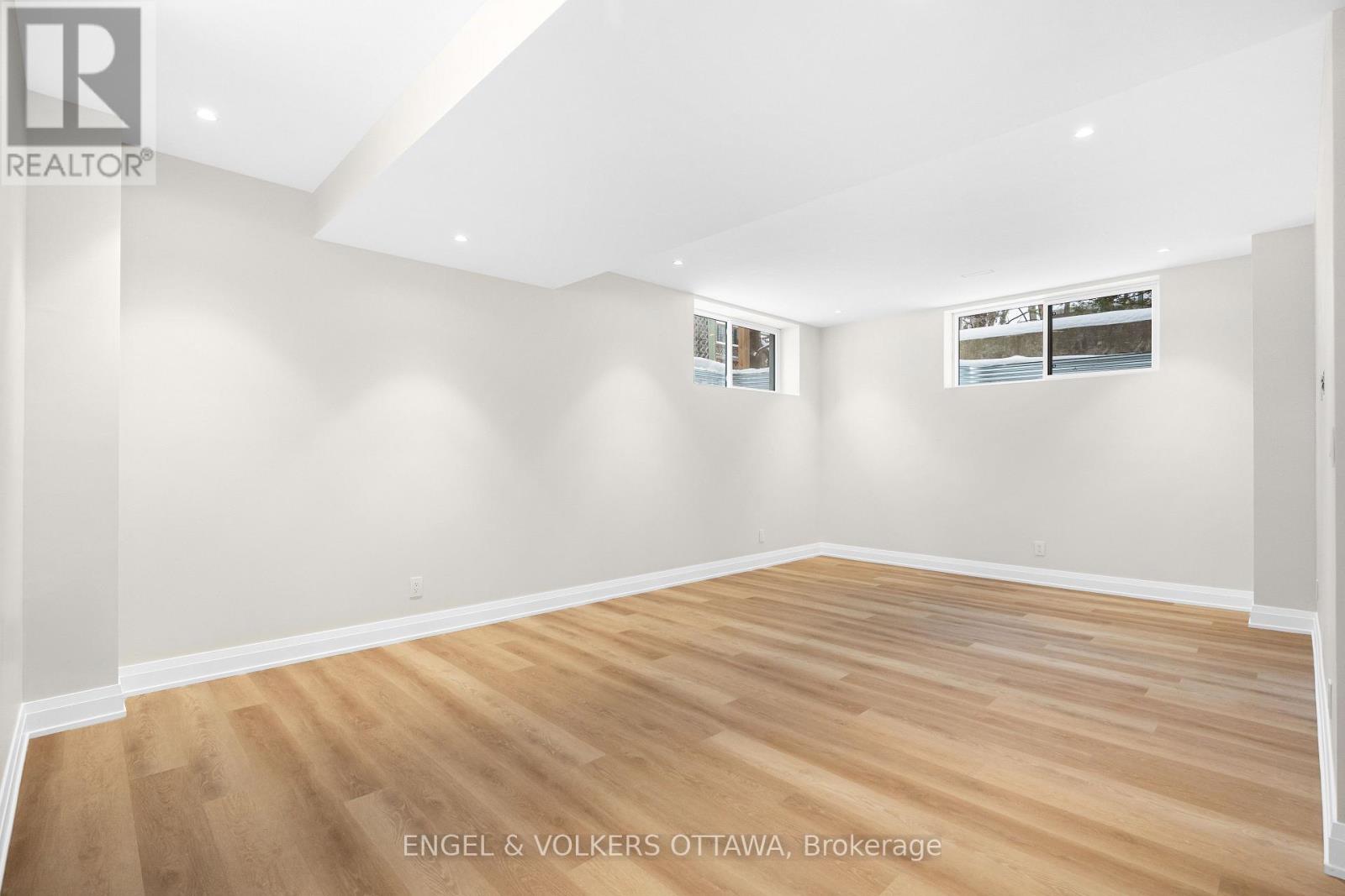 579 Melbourne Avenue, Ottawa, Ontario  K2A 1W7 - Photo 31 - X12690566