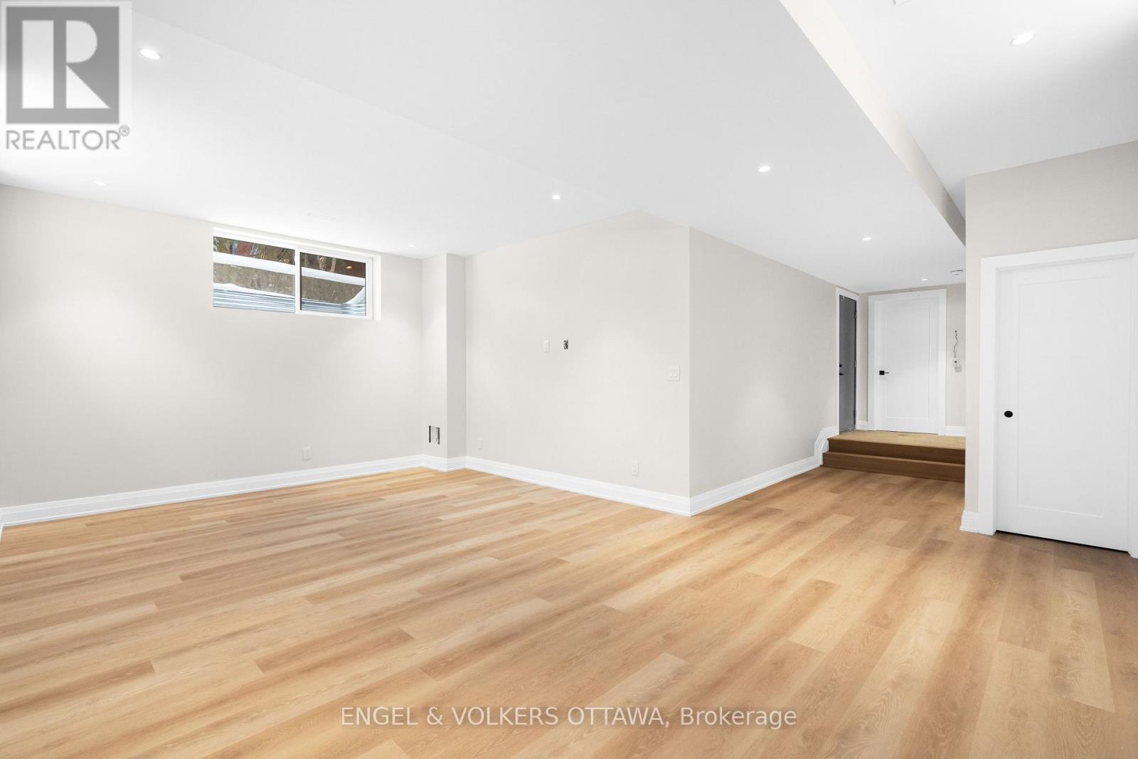 579 Melbourne Avenue, Ottawa, Ontario  K2A 1W7 - Photo 32 - X12690566