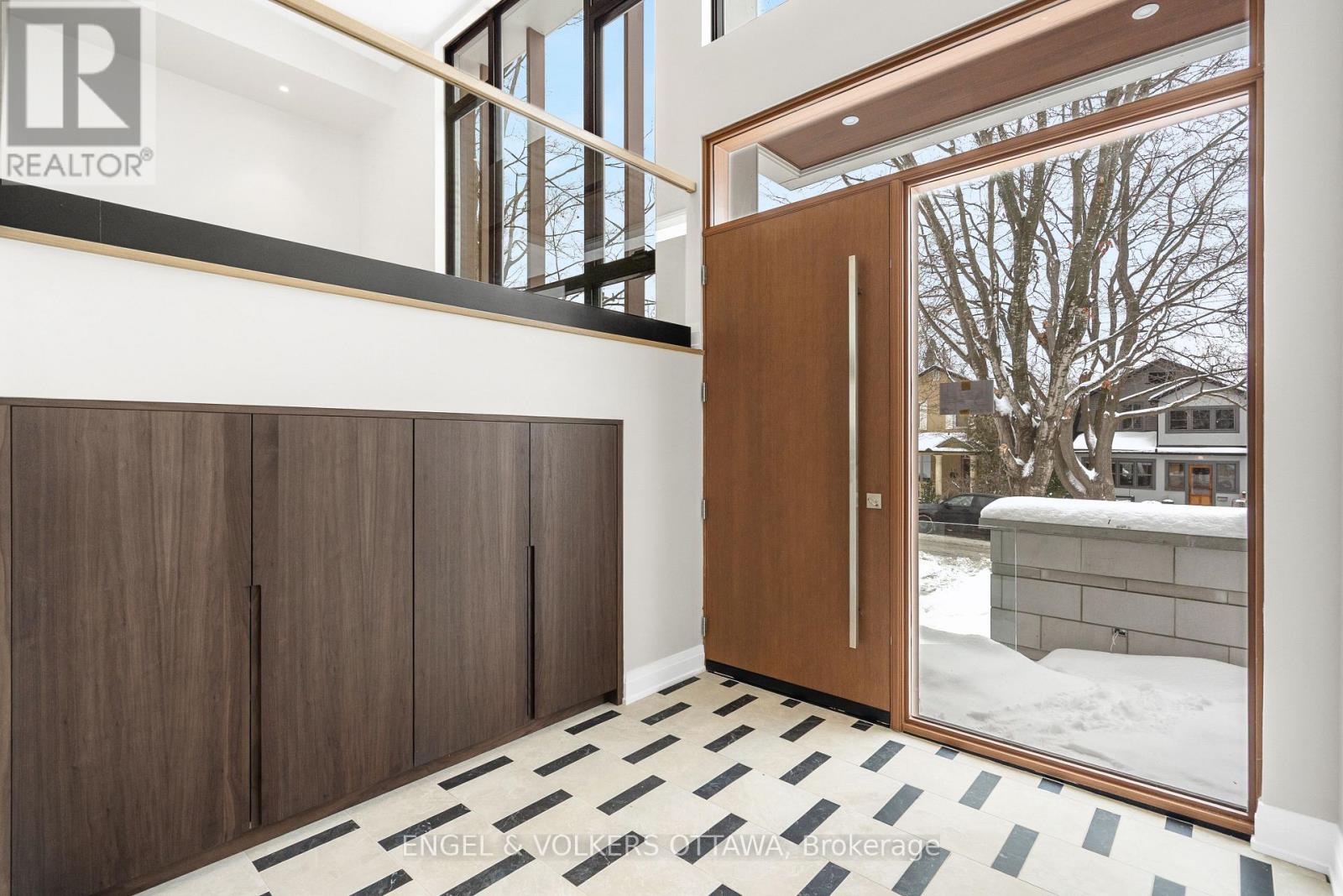 579 Melbourne Avenue, Ottawa, Ontario  K2A 1W7 - Photo 5 - X12690566