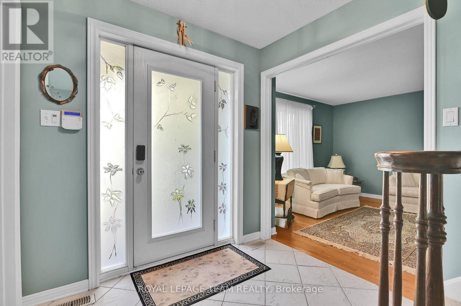 64 Lillico Drive, Ottawa, Ontario  K1V 9L6 - Photo 4 - X12690670