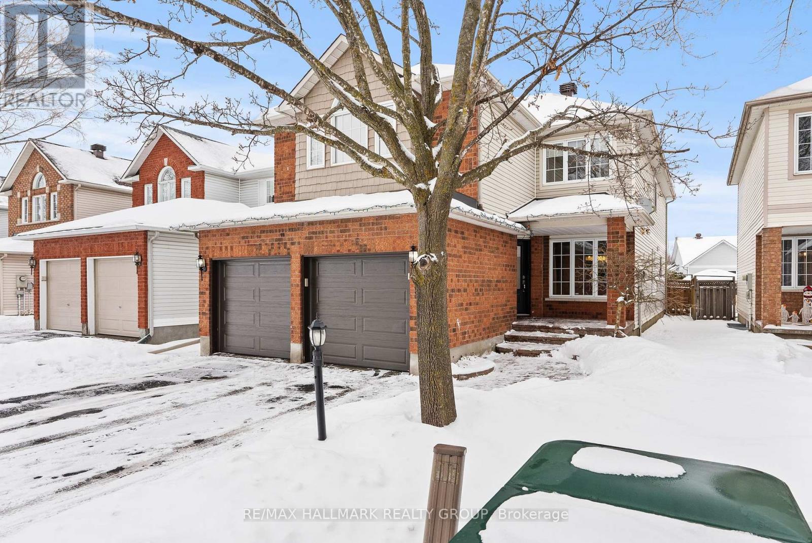9 New Deighton Crescent, Ottawa, Ontario  K2G 6H7 - Photo 2 - X12690728