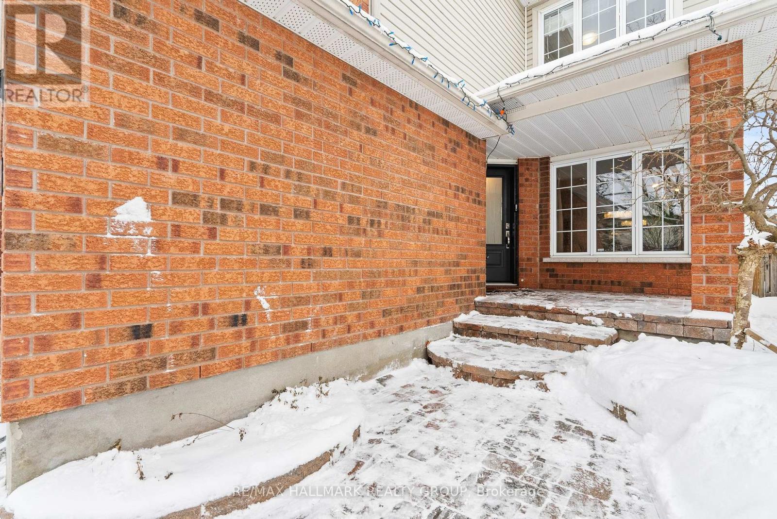 9 New Deighton Crescent, Ottawa, Ontario  K2G 6H7 - Photo 4 - X12690728