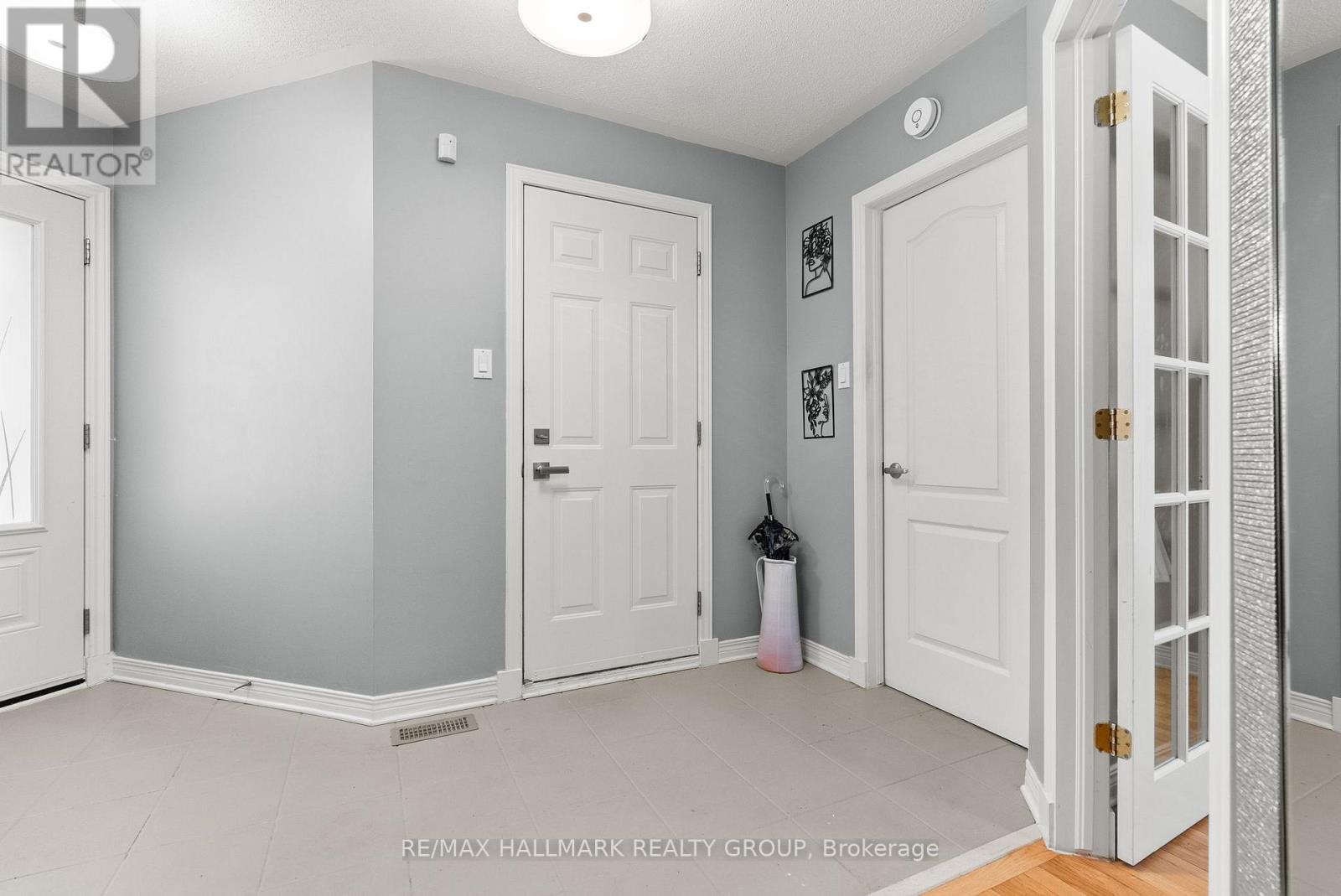 9 New Deighton Crescent, Ottawa, Ontario  K2G 6H7 - Photo 7 - X12690728